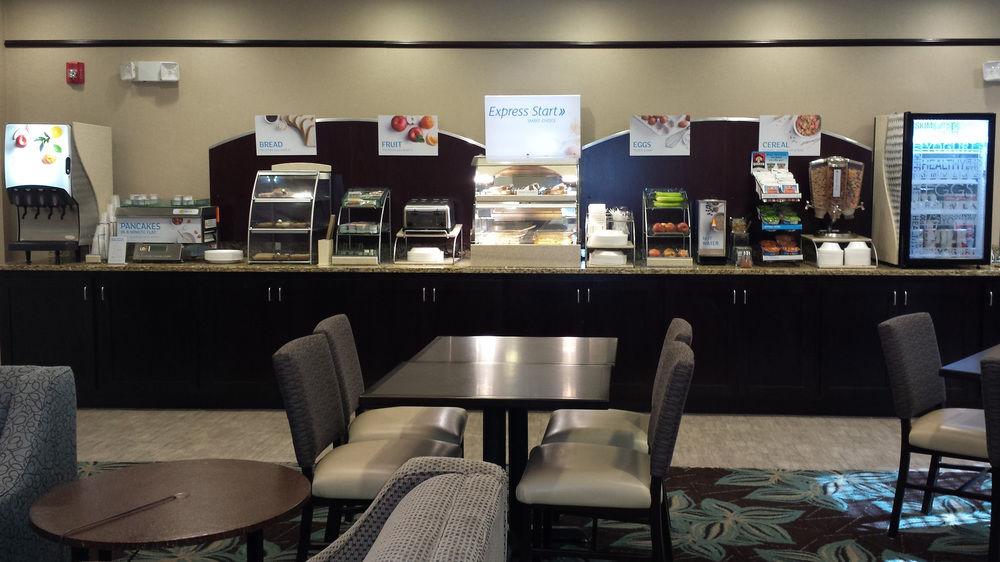 Holiday Inn Express & Suites Emporia Northwest By Ihg Εξωτερικό φωτογραφία