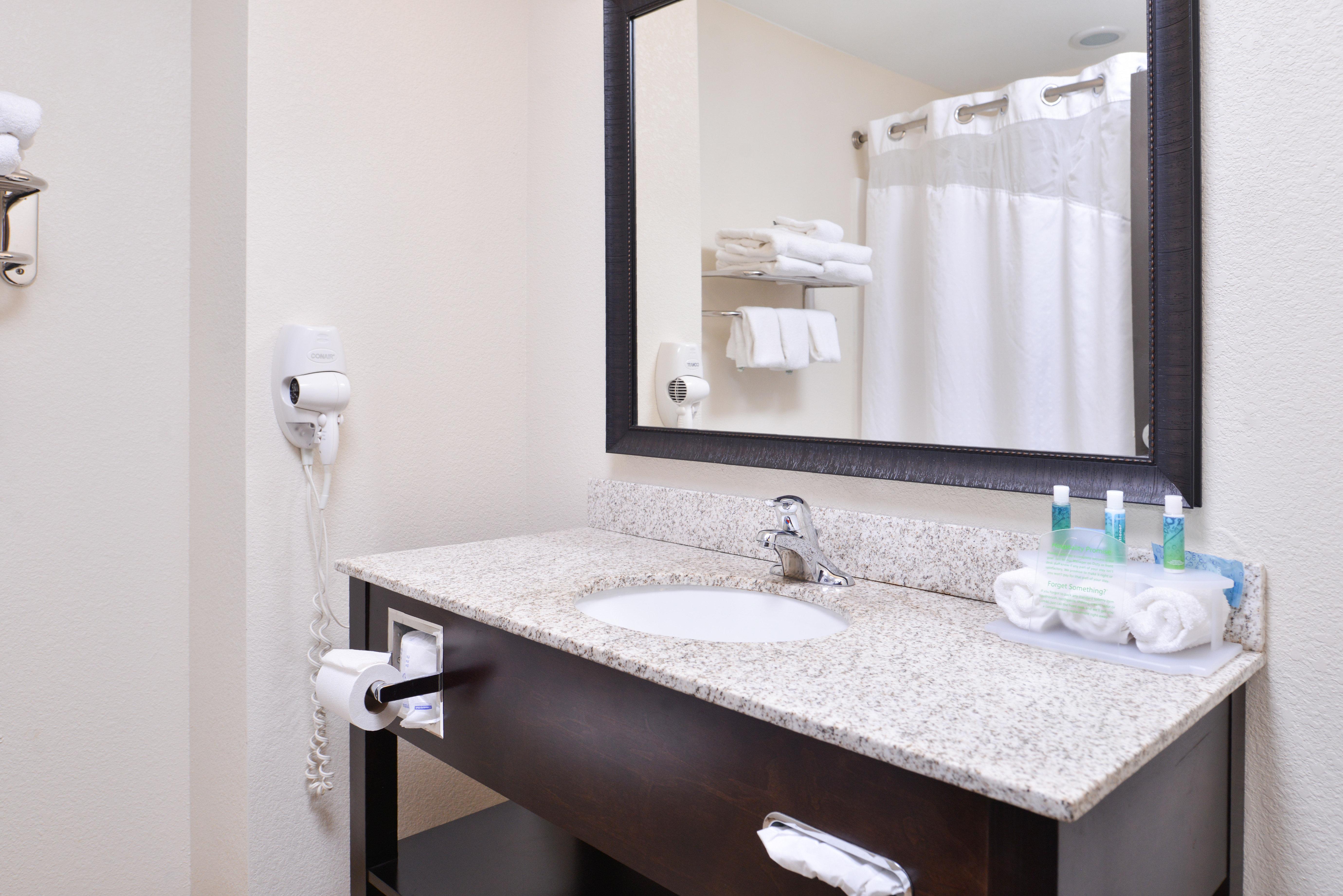 Holiday Inn Express & Suites Emporia Northwest By Ihg Εξωτερικό φωτογραφία