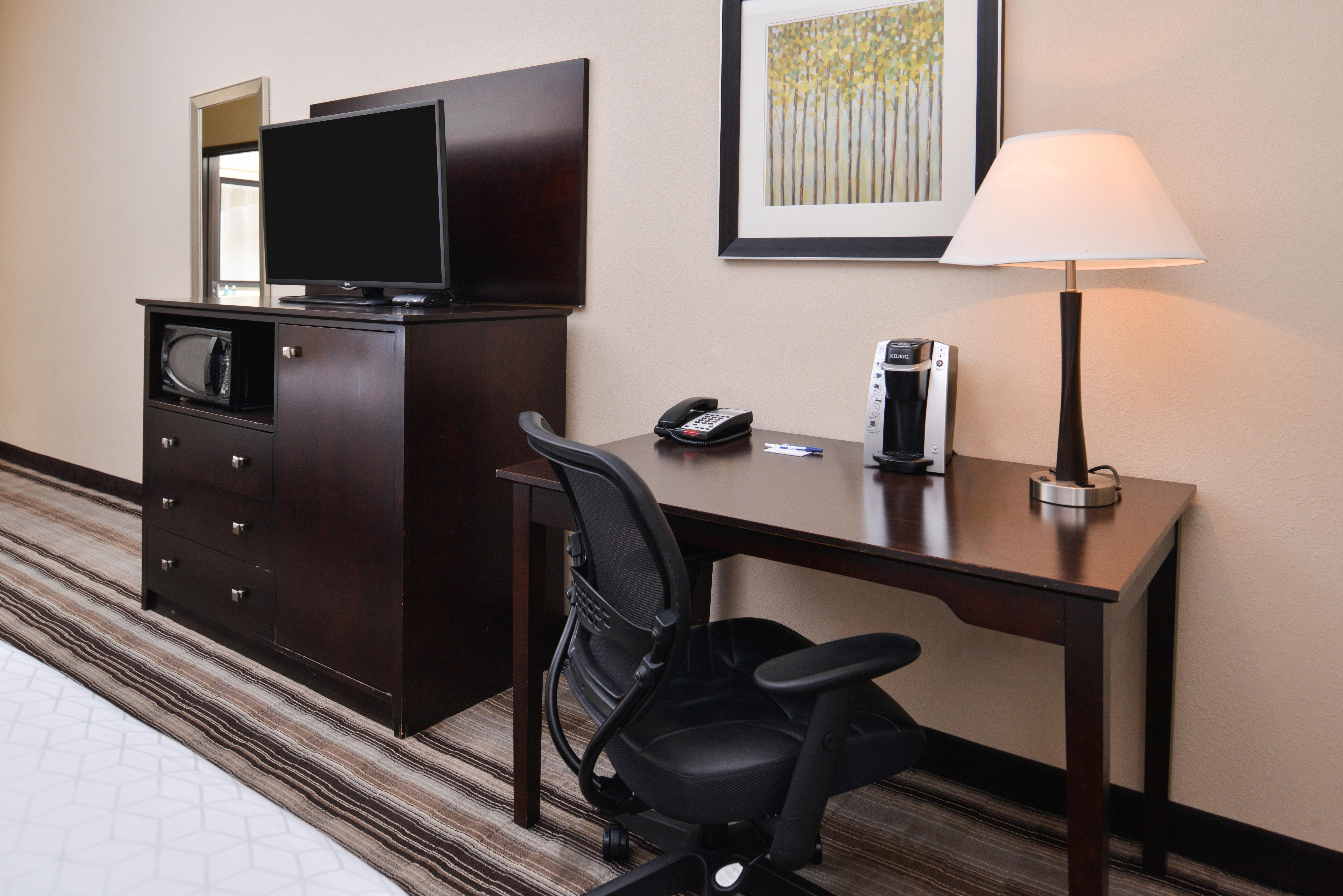 Holiday Inn Express & Suites Emporia Northwest By Ihg Εξωτερικό φωτογραφία