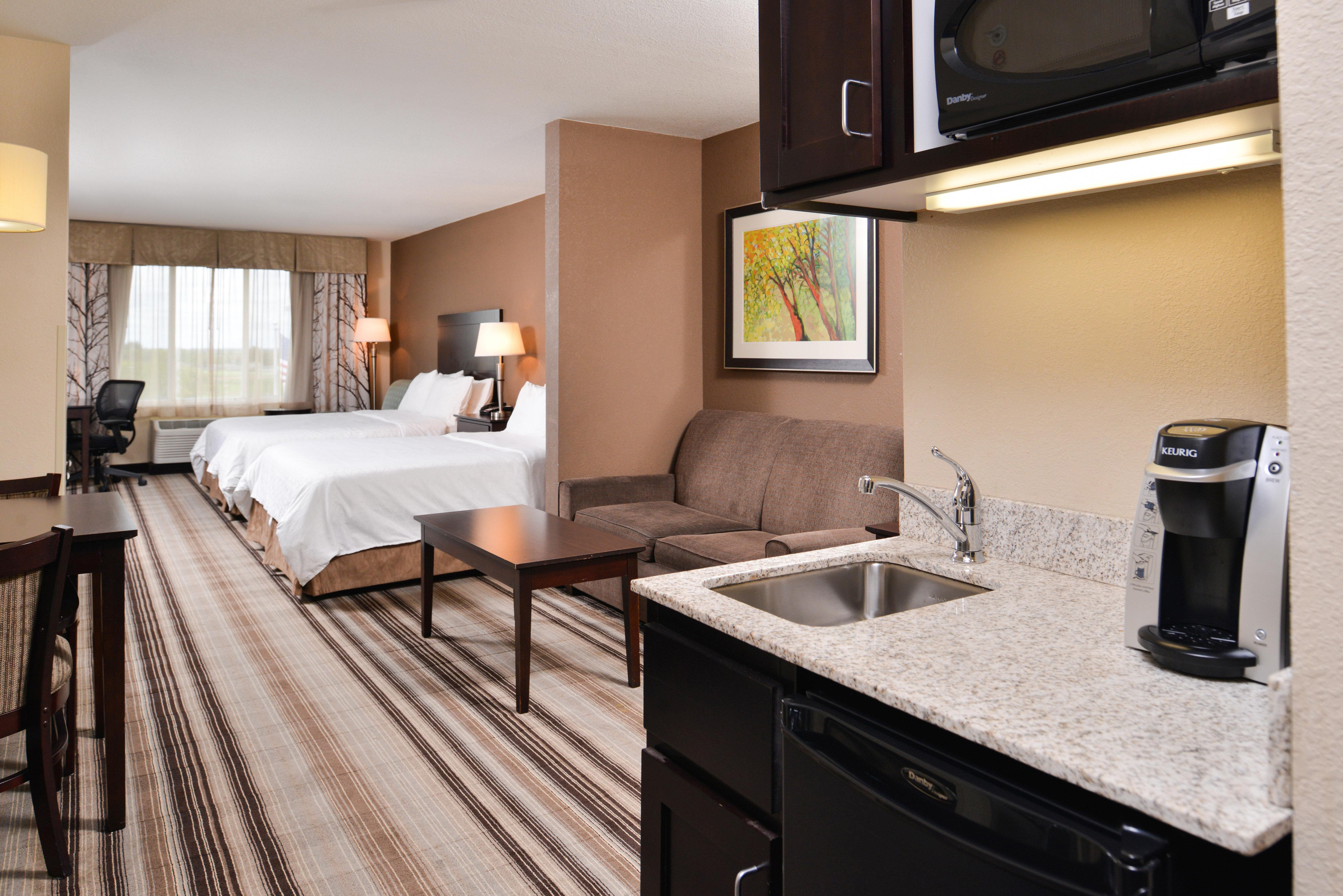 Holiday Inn Express & Suites Emporia Northwest By Ihg Εξωτερικό φωτογραφία