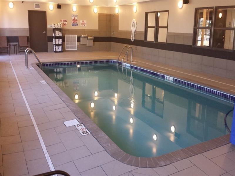 Holiday Inn Express & Suites Emporia Northwest By Ihg Εξωτερικό φωτογραφία