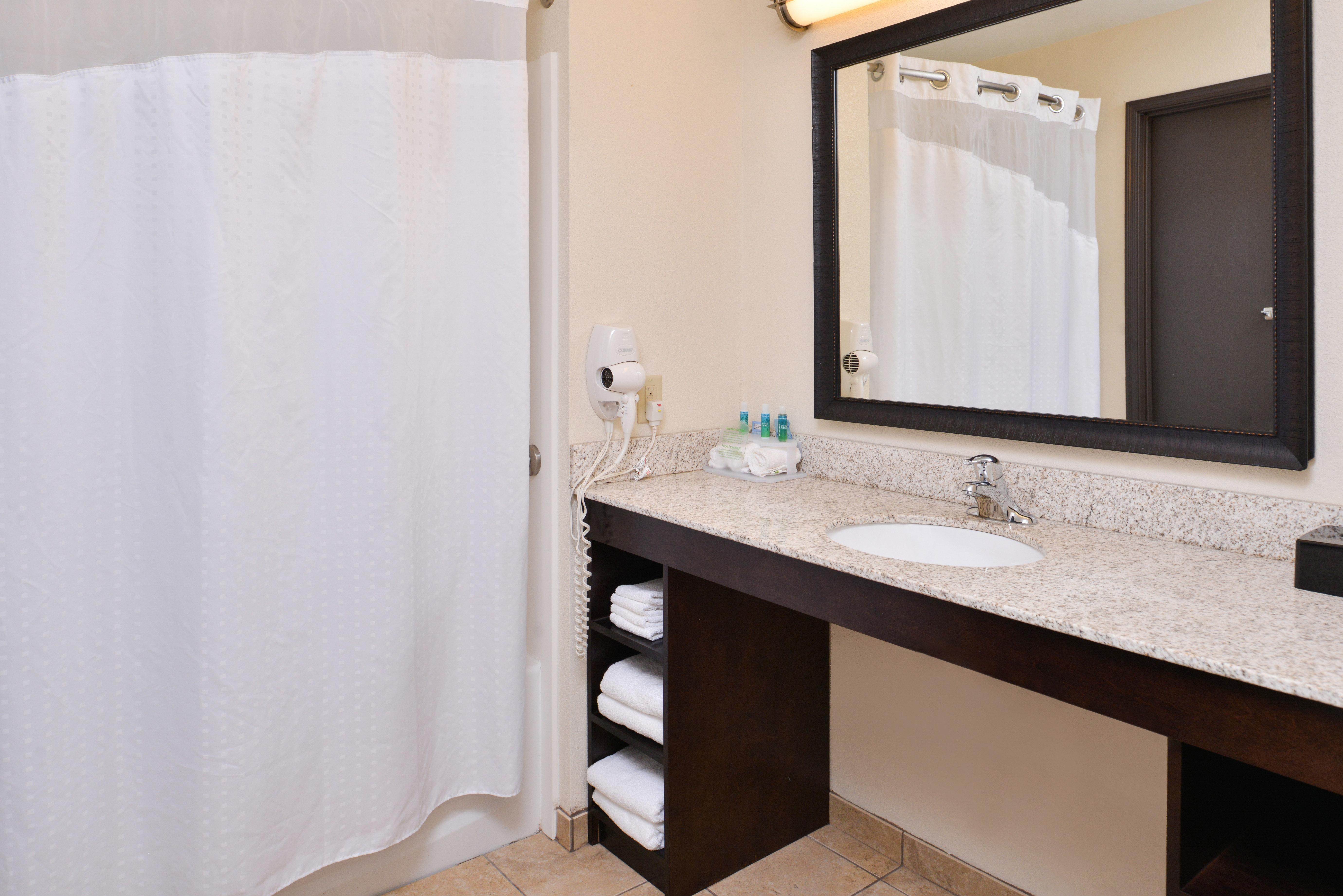 Holiday Inn Express & Suites Emporia Northwest By Ihg Εξωτερικό φωτογραφία