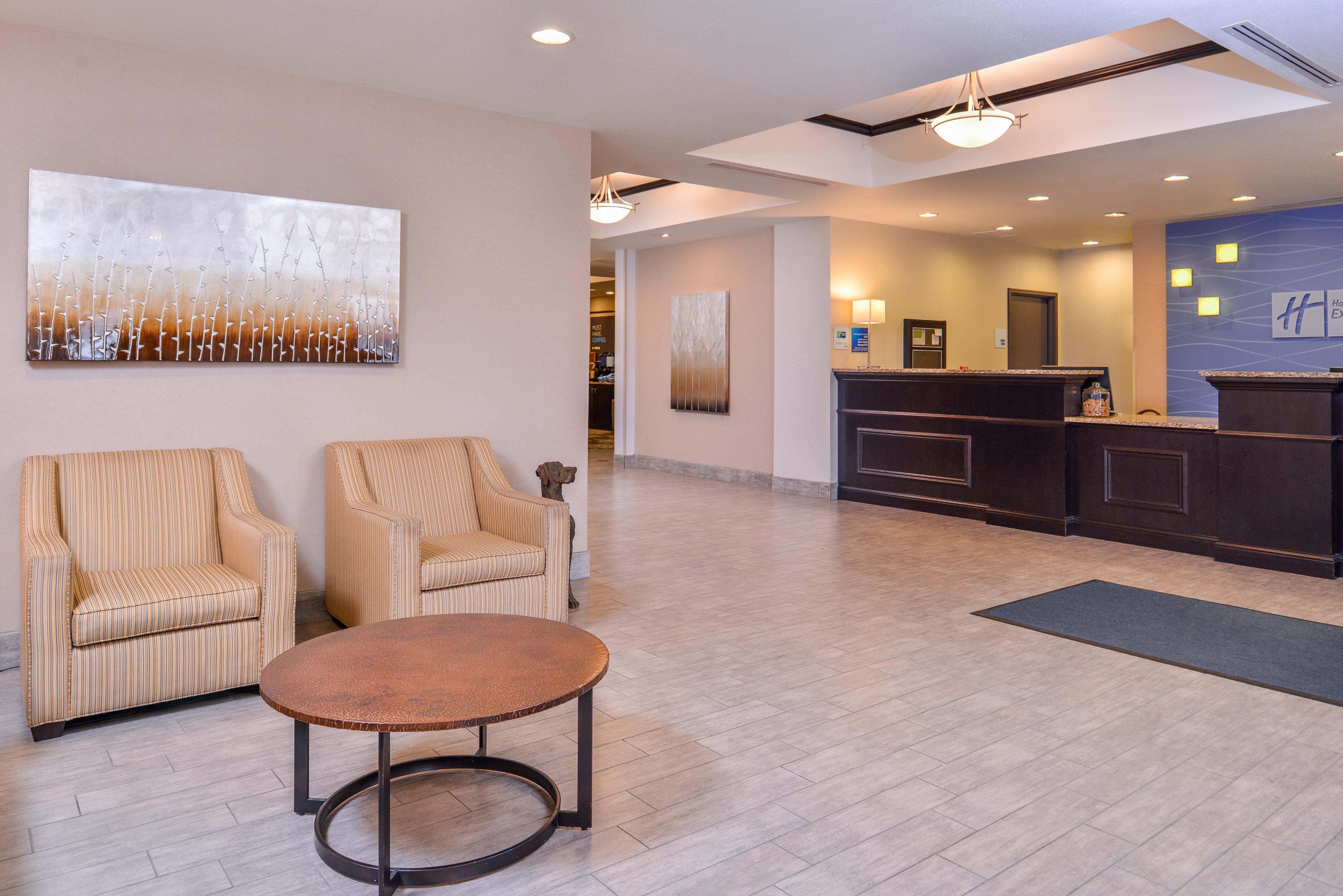 Holiday Inn Express & Suites Emporia Northwest By Ihg Εξωτερικό φωτογραφία