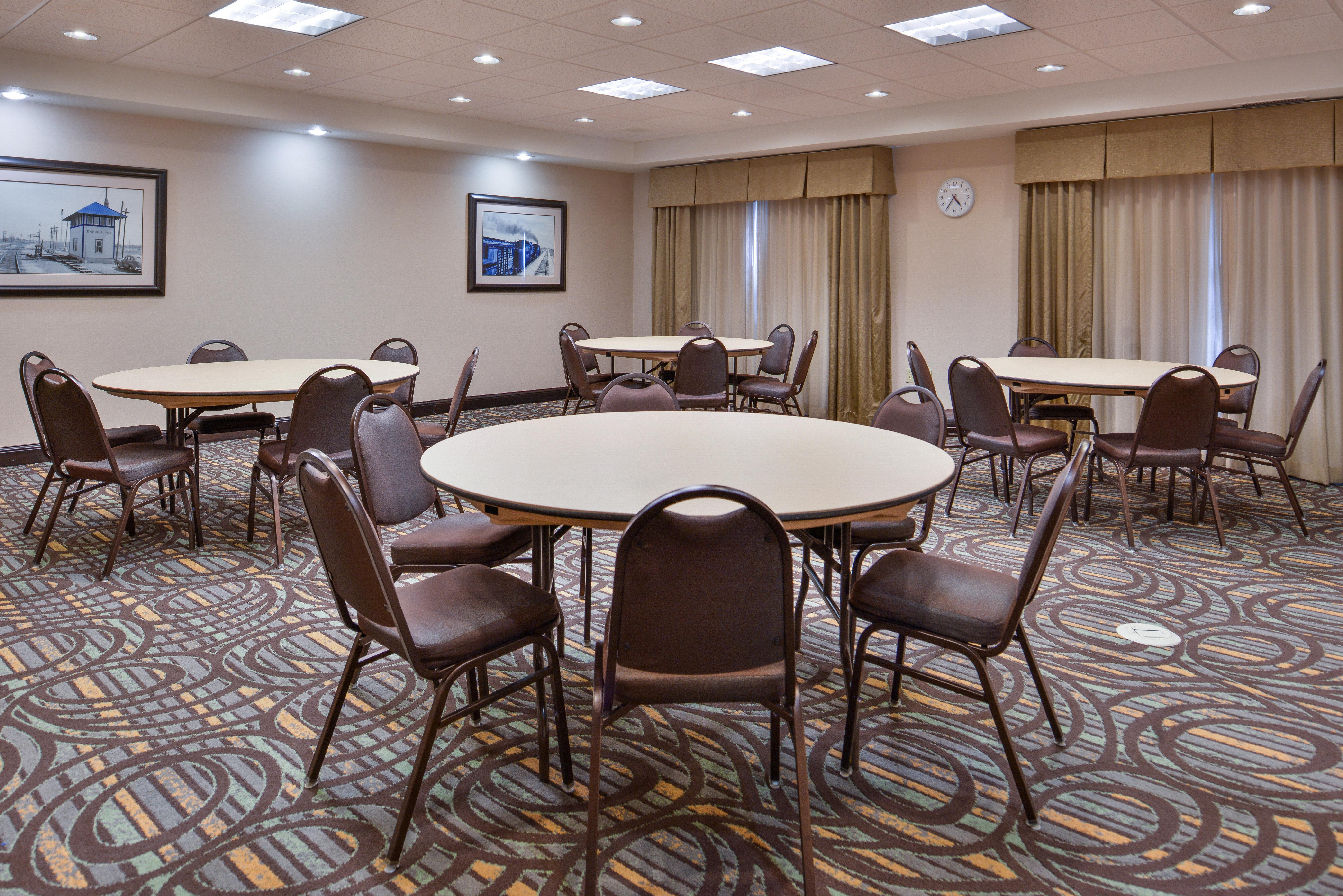 Holiday Inn Express & Suites Emporia Northwest By Ihg Εξωτερικό φωτογραφία