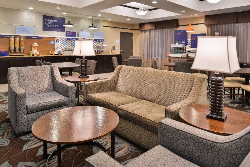 Holiday Inn Express & Suites Emporia Northwest By Ihg Εξωτερικό φωτογραφία